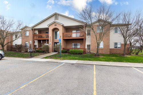 9747 Wildflower Ct, Van Buren Township, MI, 48111-6420 | Card Image