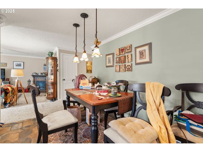 270 Se Robin Way, House other with 3 bedrooms, 2 bathrooms and 2 parking in Gresham OR | Image 8