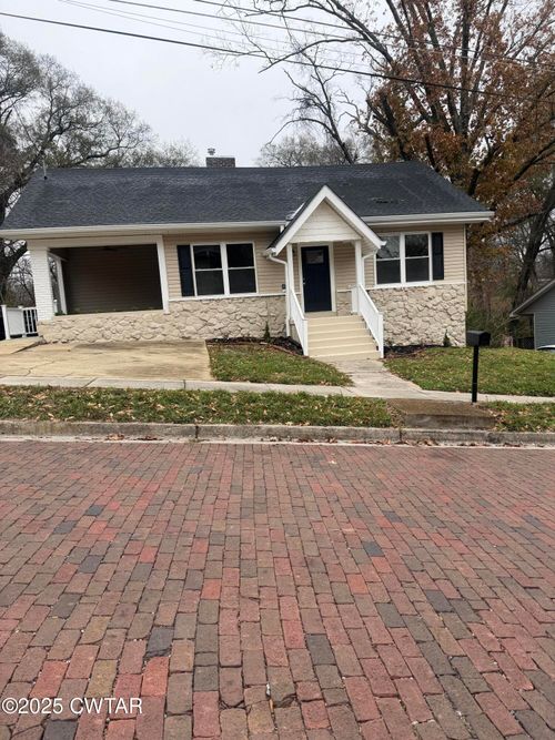 530 Elm Ave, Dyersburg, TN, 38024-3944 | Card Image