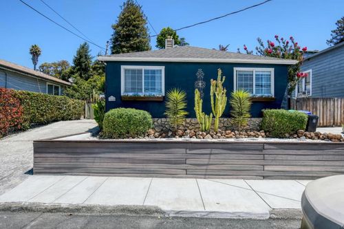 16640 Los Banos St, Ashland, CA, 94578-2306 | Card Image