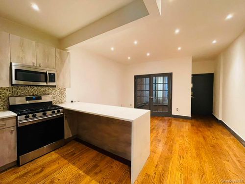 383 Essex St, Brooklyn, NY, 11208-2209 | Card Image