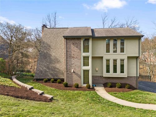 105 Scarborough Ln, Canonsburg, PA, 15317-3149 | Card Image