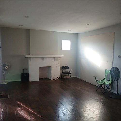 533 Trowbridge St, Detroit, MI, 48202-1341 | Card Image