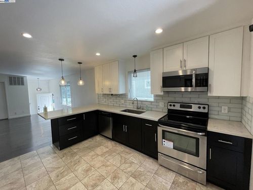 810 14th St, Oakland, CA, 94607-3247 | Card Image