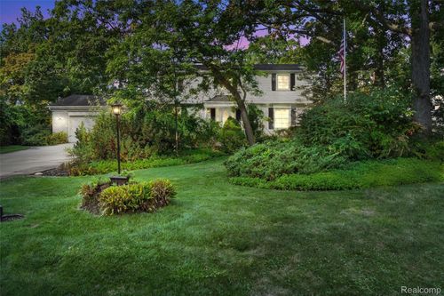 3379 Wormer Dr, Waterford Twp, MI, 48329-2569 | Card Image