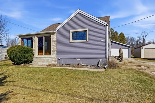 3240 Memorial Dr, Two Rivers, WI, 54241-3230 | Card Image
