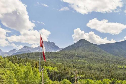 2218-250 2nd Ave, Dead Man's Flats, AB, T1W2W4 | Card Image