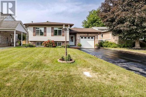 17 Adrian Dr, Sault Ste. Marie, ON, P6A4W8 | Card Image