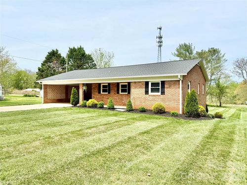 261 N Thomas Ln, Stony Point, NC, 28678-9007 | Card Image