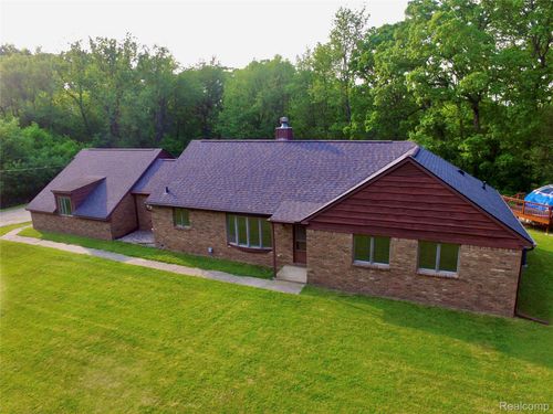 15640 Graves Rd, Pinckney, MI, 48169-9718 | Card Image
