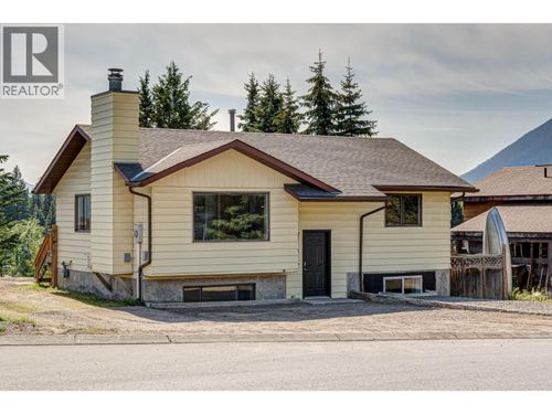 732 Balmer Cres, Elkford, BC, V0B1H0 | Card Image