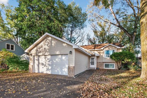 338 8th St Sw, Forest Lake, MN, 55025-1704 | Card Image