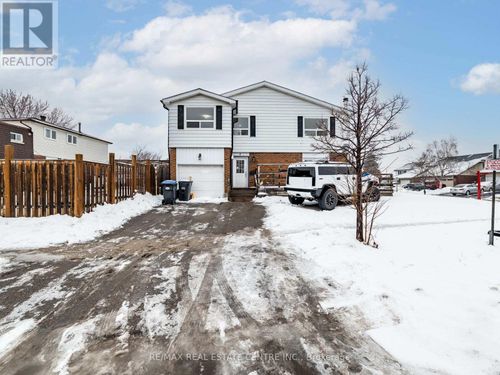 4 Horne Drive, Brampton (Brampton North), ON, L6V2V3 | Card Image