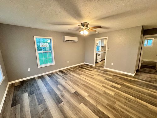 303 E 6th St, Coleman, TX, 76834-5924 | Card Image