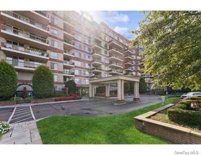 809 - 111 Cherry Valley Avenue, Condo with 2 bedrooms, 2 bathrooms and 2 parking in Garden City NY | Image 3