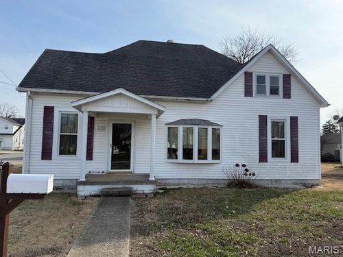 702 Belle Ave, Pinckneyville, IL, 62274-1504 | Card Image