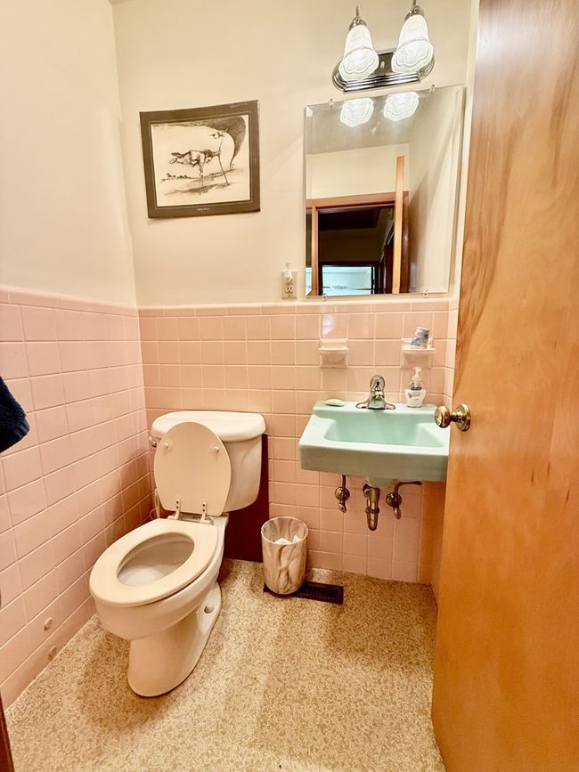 186 Summit Dr, Home with 3 bedrooms, 2 bathrooms and null parking in Peterstown WV | Image 44