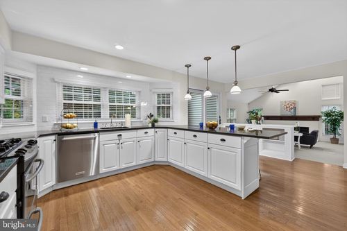 18 Burnham Ln, VOORHEES, NJ, 08043-4156 | Card Image