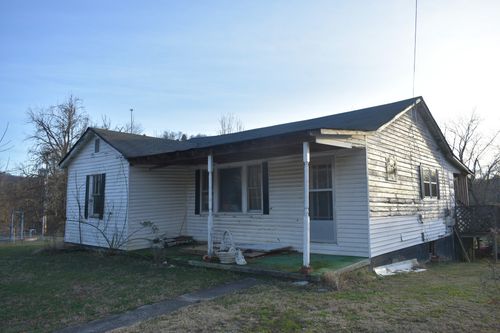 818 Upper Ferry Rd, Carthage, TN, 37030-1608 | Card Image