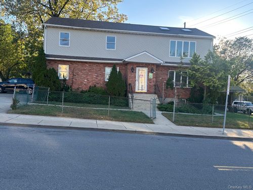1 Cerenzia Blvd, Elmont, NY, 11003-3627 | Card Image