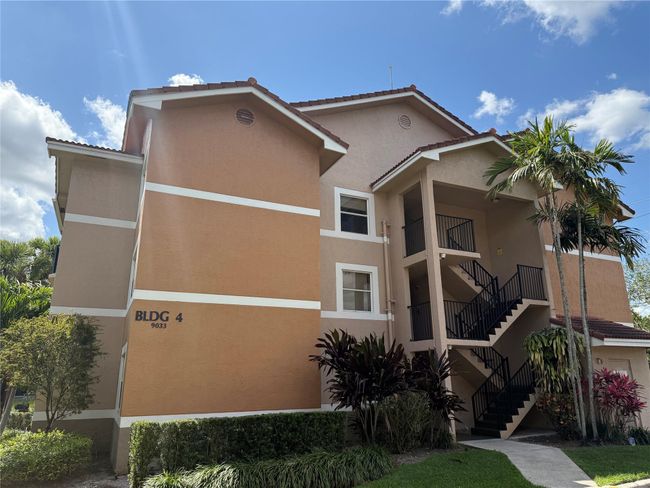 APT-304 - 9033 Wiles Rd, Condo with 2 bedrooms, 2 bathrooms and null parking in Coral Springs FL | Image 4