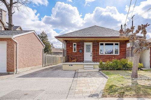 56 Tedder St, North York, ON, M6M4X3 | Card Image