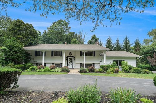 785 Willow Lake Dr, Sagamore Hills, OH, 44067-1037 | Card Image