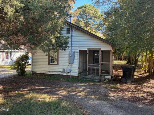 207 2nd St, Erwin, NC, 28339-2421 | Card Image