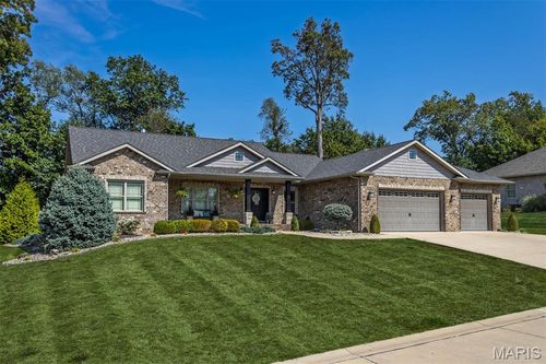 55 Independence Dr, Highland, IL, 62249-2640 | Card Image