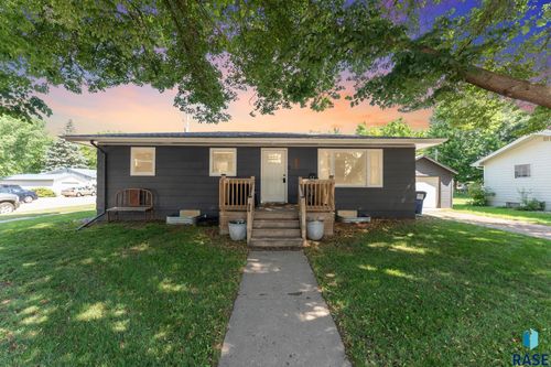 200 E 6th Ave, Lennox, SD, 57039-2256 | Card Image