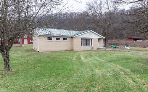 107 Wallace Dr, Darlngtn Twp, PA, 16115 | Card Image