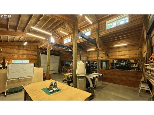 86561 R R Baker Rd, House other with 3 bedrooms, 3 bathrooms and 2 parking in Springfield OR | Image 24