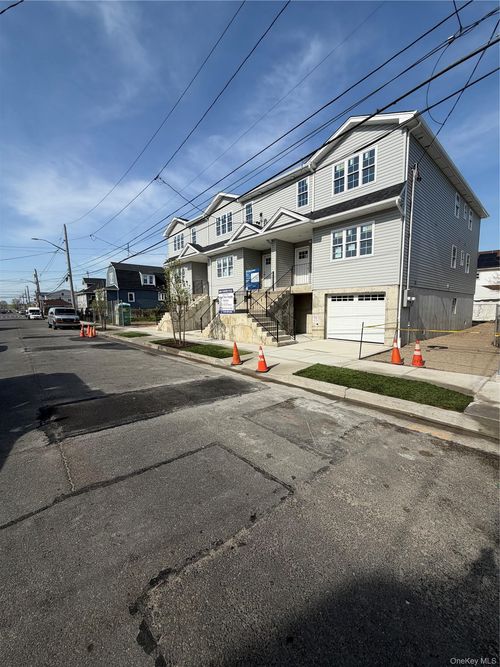 340 Beach 46th St, Far Rockaway, NY, 11691-1112 | Card Image