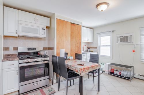 77 Wallis Ave, Jersey City, NJ, 07306-6415 | Card Image