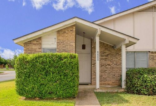 2200 Westmoor Pl, Arlington, TX, 76015-1153 | Card Image