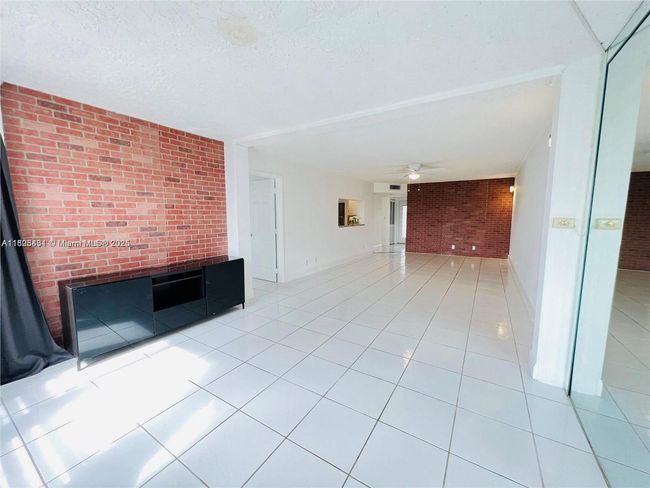 APT-406 - 1830 Sabal Palm Dr, Condo with 3 bedrooms, 2 bathrooms and null parking in Davie FL | Image 5