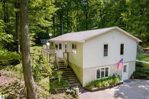 2057 Glory Rd, Frankfort, MI, 49635-9365 | Card Image