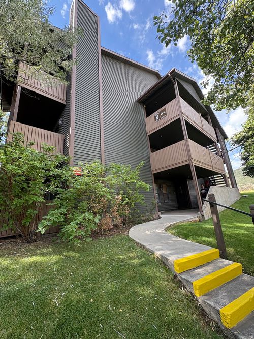 8j-6871 N 2200 W, Park City, UT, 84098-8213 | Card Image