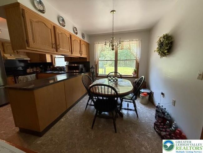 9155 N Loop Rd, House other with 5 bedrooms, 4 bathrooms and null parking in Slatington PA | Image 13