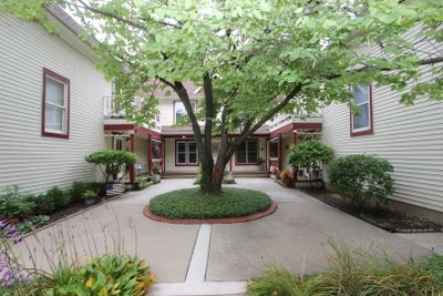 786 - 786 Regina Court, Condo with 2 bedrooms, 2 bathrooms and 1 parking in Woodstock IL | Image 3