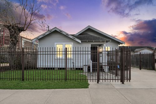2820 Holman St, Houston, TX, 77004-3238 | Card Image
