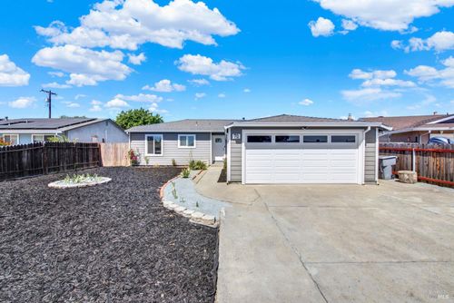 70 Novato Dr, Vacaville, CA, 95688-2321 | Card Image