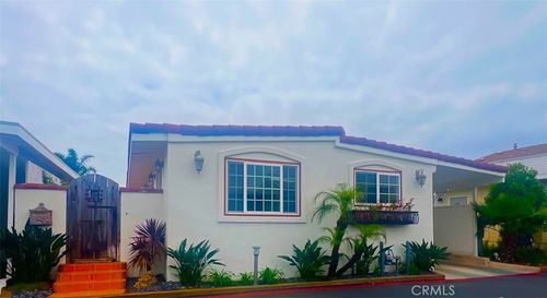 121 Yorktown, Newport Beach, CA, 92660 | Card Image