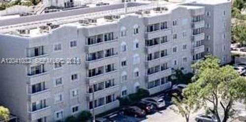 303-600 Nw 32nd Place, Miami, FL, 33125 | Card Image
