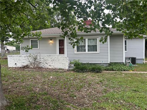 2404 Morgan St, Coffeyville, KS, 67337-2913 | Card Image