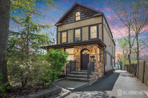 225 Freeman St, Woodbridge, NJ, 07095-3136 | Card Image