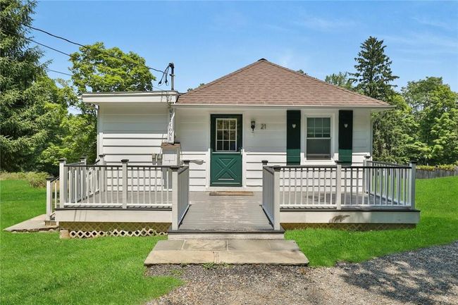 Remodeled Cottage with front deck | Image 34
