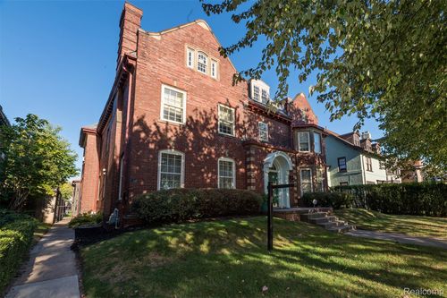700 Parker St, Detroit, MI, 48214-3946 | Card Image