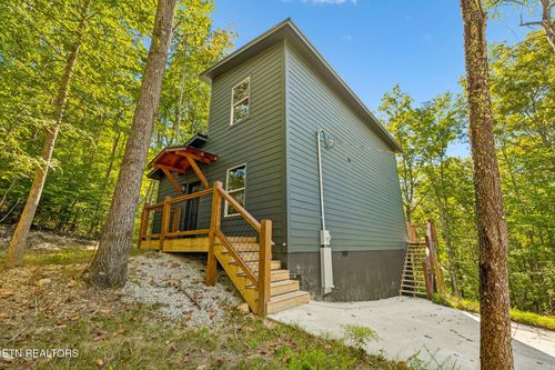 689 Country Oaks Ln, La Follette, TN, 37766-5906 | Card Image