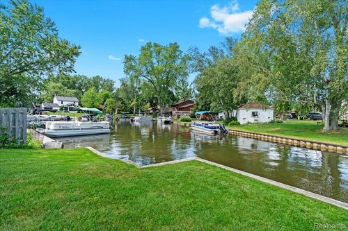 9136 Buckingham St, White Lake, MI, 48386-1513 | Card Image